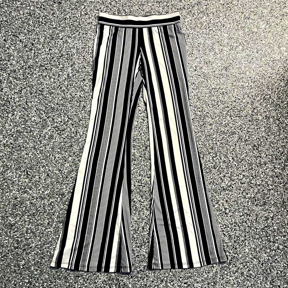 LOW RISE FLARE PANTS 🖤🤍